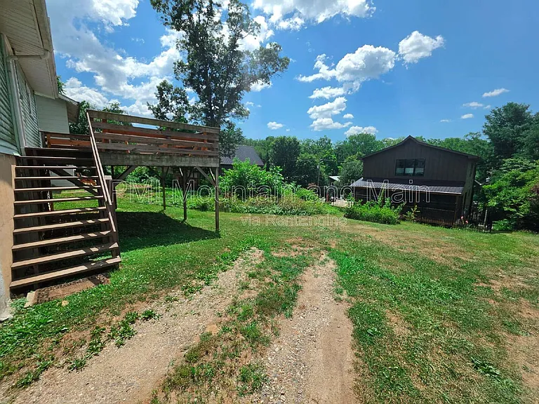 161 Logan Ave — Photo 4