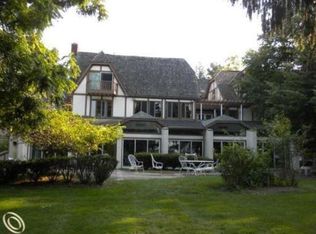 4450 Dow Ridge Rd, Orchard Lake, MI 48324