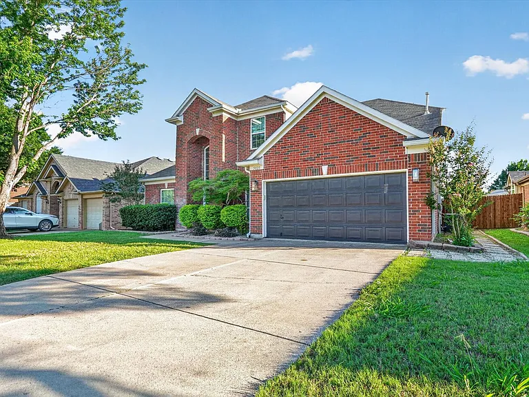5825 Rockport Ln — Photo 2