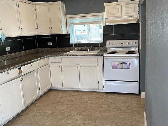 4th image of 4828 E Madison Ave