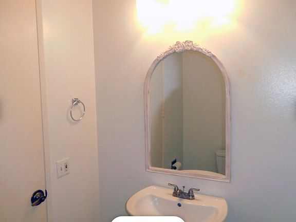 5th image of 1271 Granville Ave APT 305
