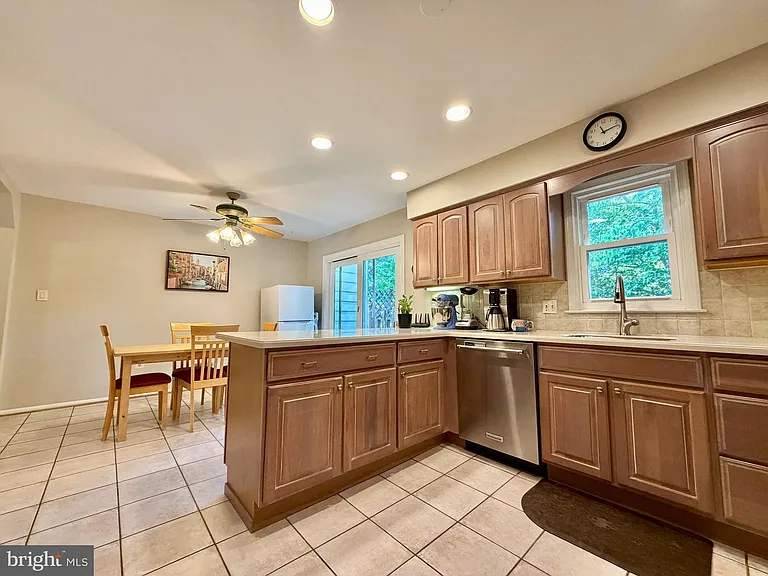 7911 Yancey Dr — Photo 9