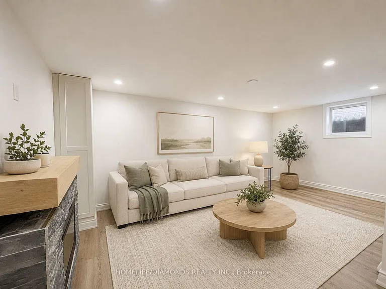 546 Lloyd Ave #BASEMENT — Photo 3