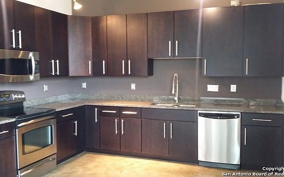 5th image of 831 S Flores St
