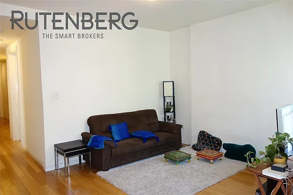 Rented by R New York | media 9