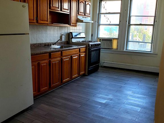 3rd image of 40 Clarke Ave #1