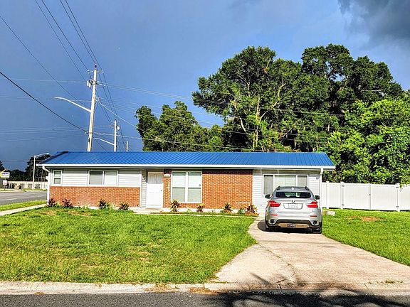 2nd image of 115 SE Olustee Ave #1