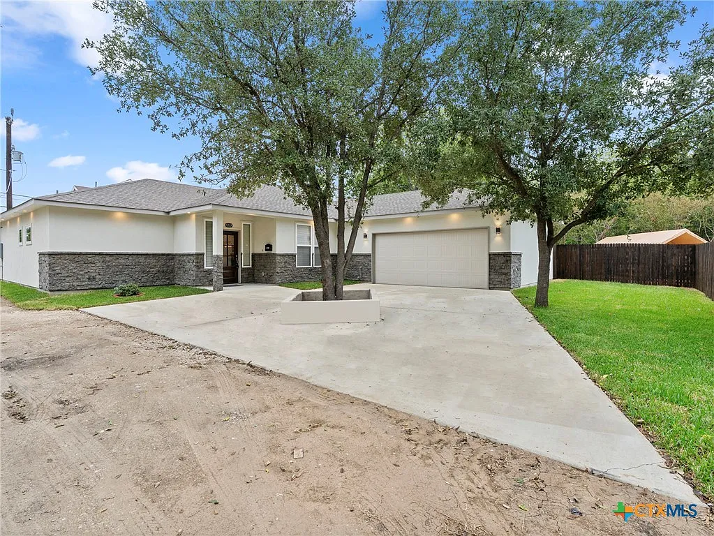 4 bed, 3.0 bath, 1957 sqft, $3,300 — Photo 4