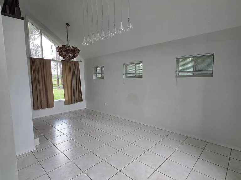 2449 E Lake Dr — Photo 2