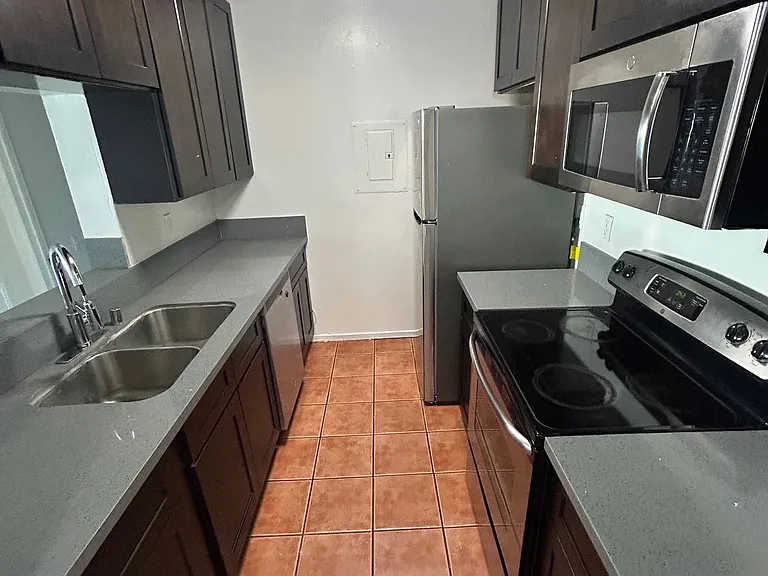5460 White Oak Ave #K208 — Photo 37