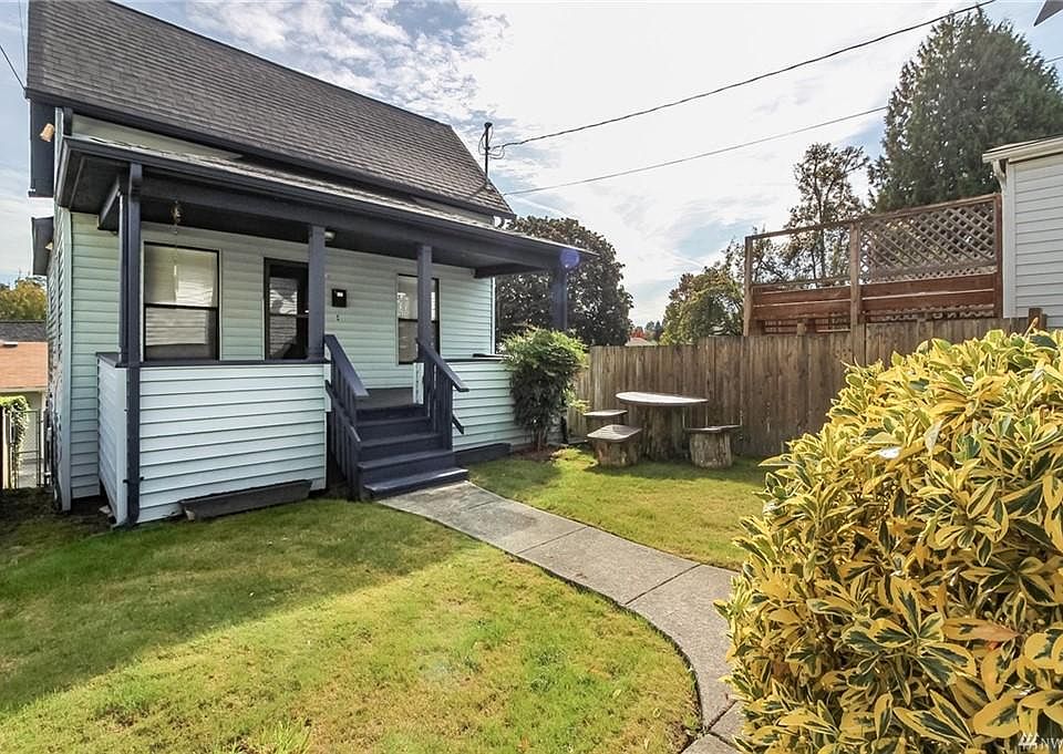 Large front porch and front lawn.