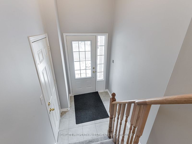 Ajax Townhouse for rent - 3 Bedrooms — photo 2