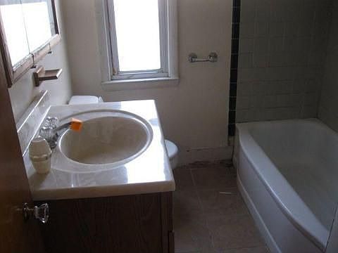 5th image of 132 Earlmoor Blvd