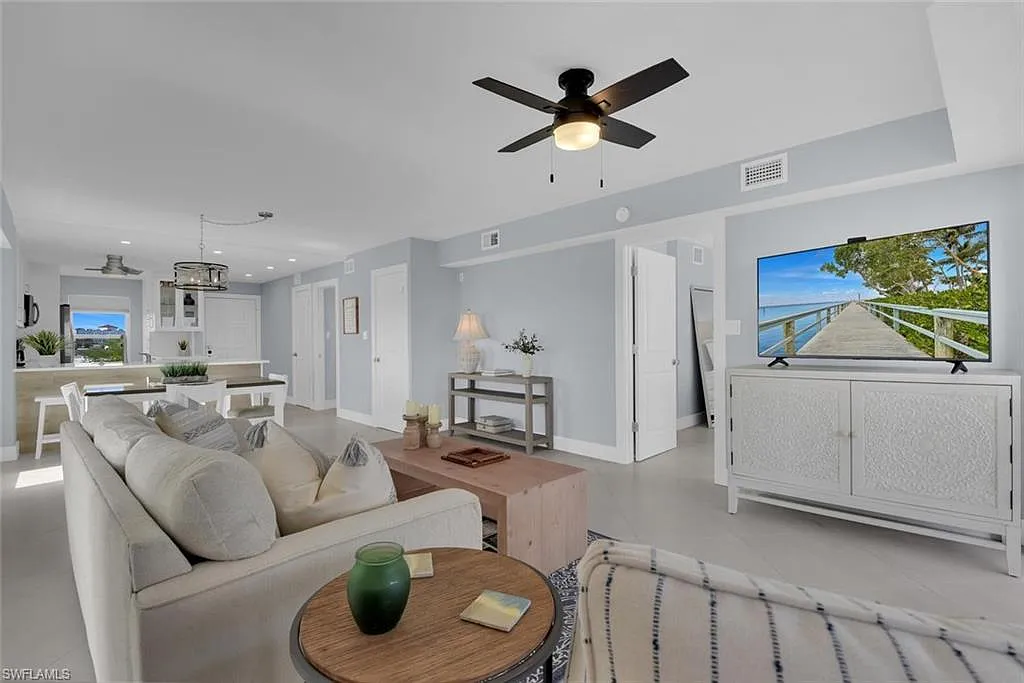 2 bed, 2.0 bath, 1396 sqft, $9,000 — Photo 2