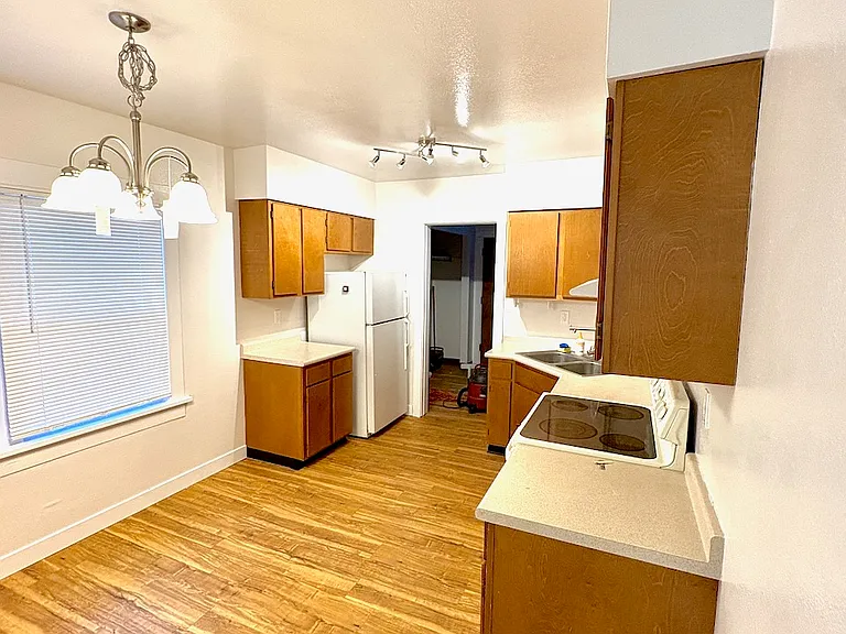 411 E Plum St #1 — Photo 6