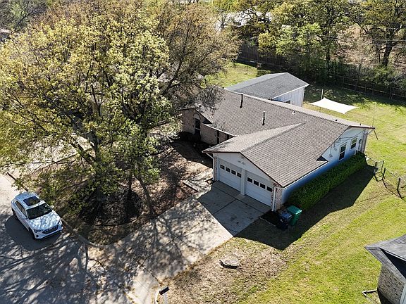 2nd image of 201 Bluebird Cir