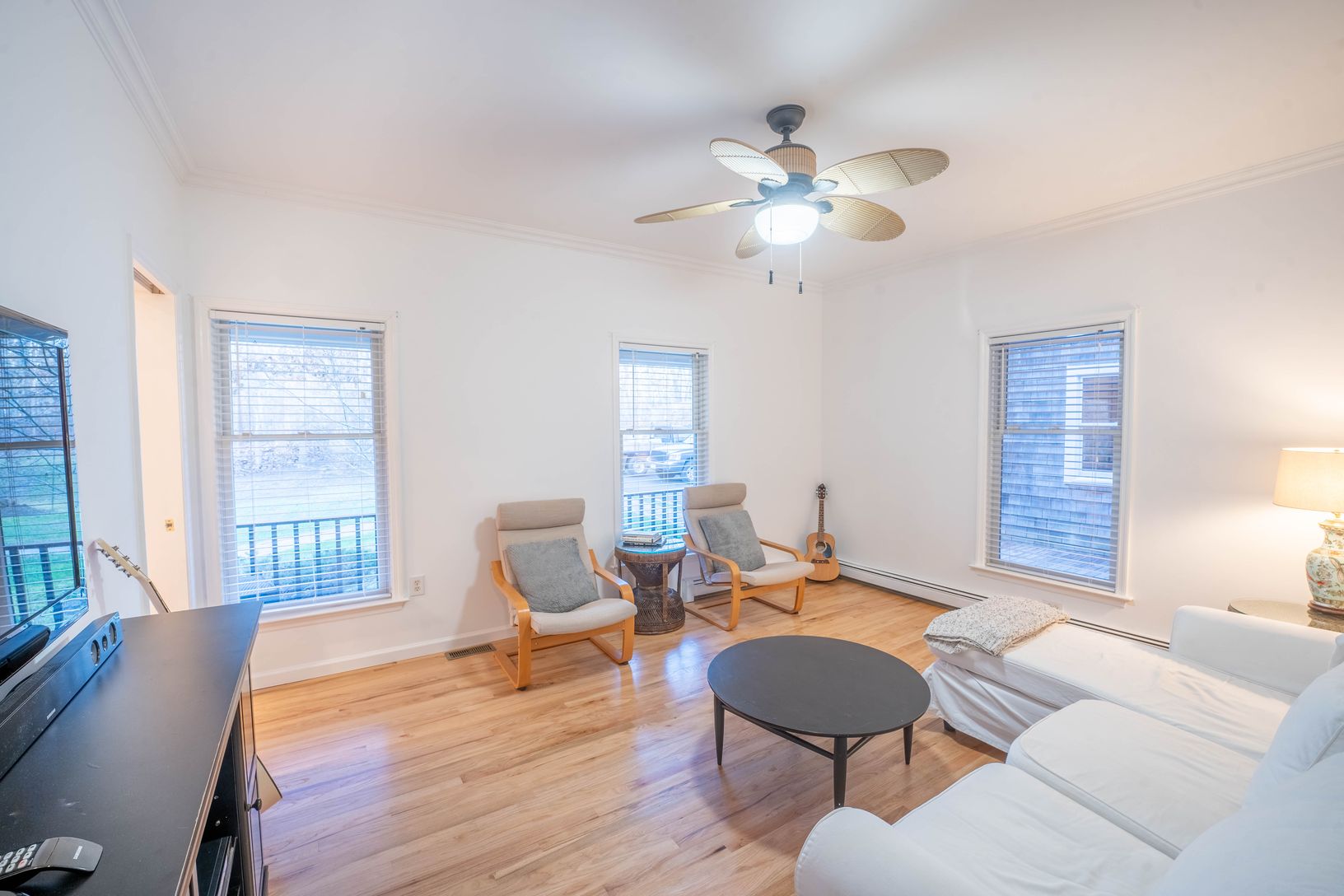  living room with HD TV and Apple TV