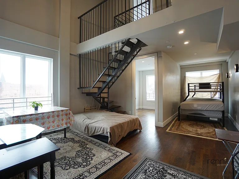 1031 Montgomery St #4R — Photo 13