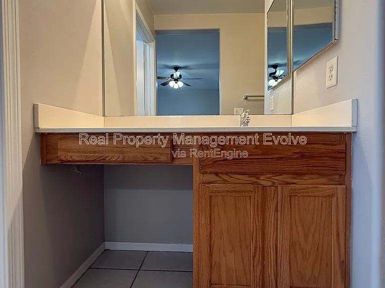 12438 W Hearn Rd — Photo 12