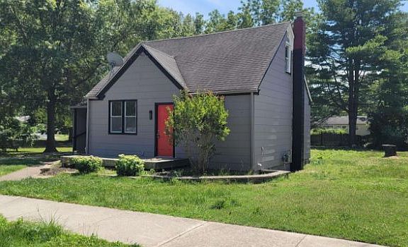 2nd image of 713 Clay St