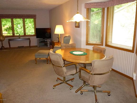 4th image of 930 Ironwood Cir NW #16