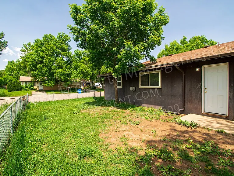 2439 Clearview Ave — Photo 21