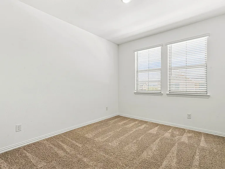537 Parkside Dr — Photo 26