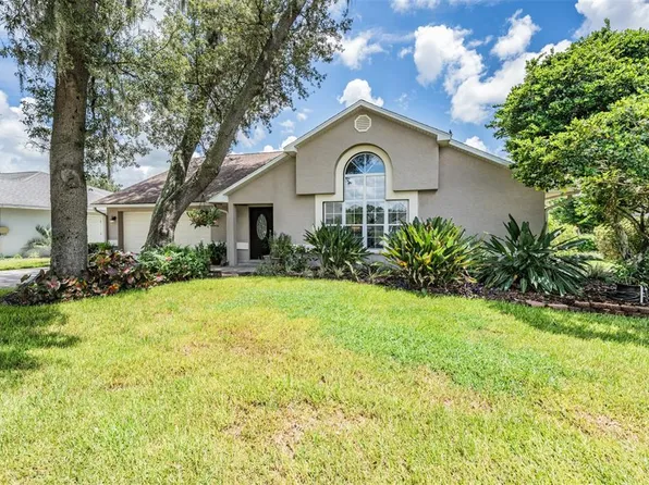 6536 Northlake Dr, Zephyrhills, FL 33542