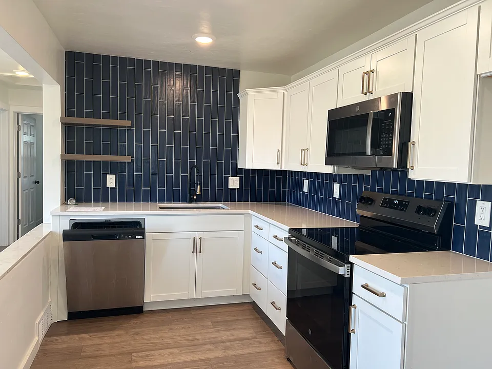 215 W Elm St