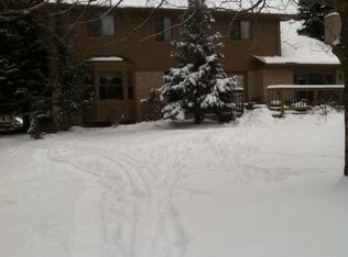 1951 Hutchins Dr, Rochester Hills, MI 48309