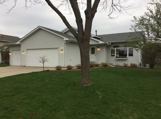 502 Skyview Ln, Carver, MN 55315