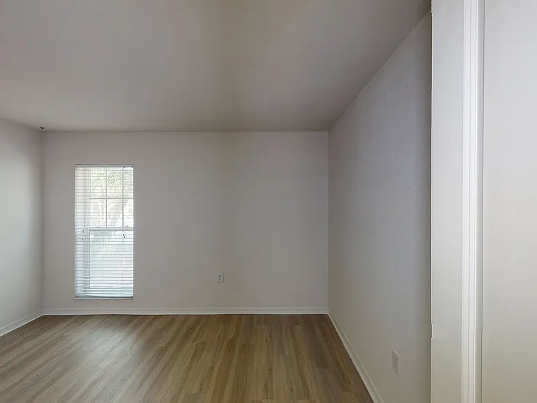 The Breyley Apartments — Photo 34