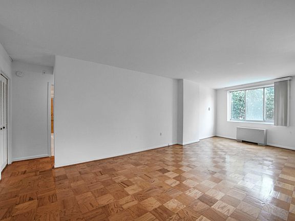 5th image of 10401 Grosvenor Pl APT 116
