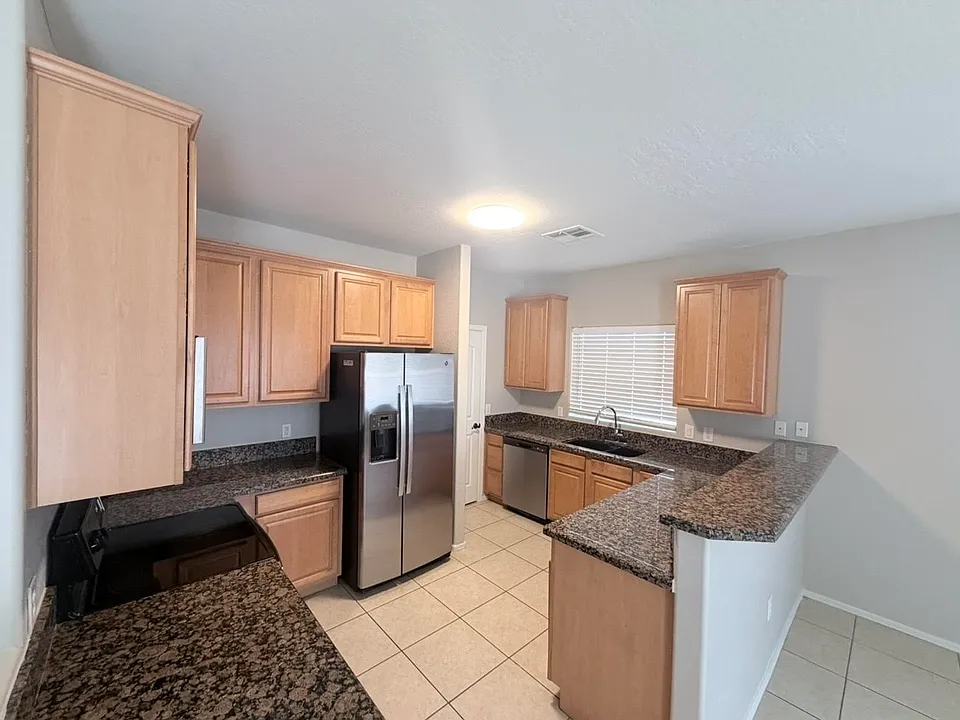 1129 S 240th Dr