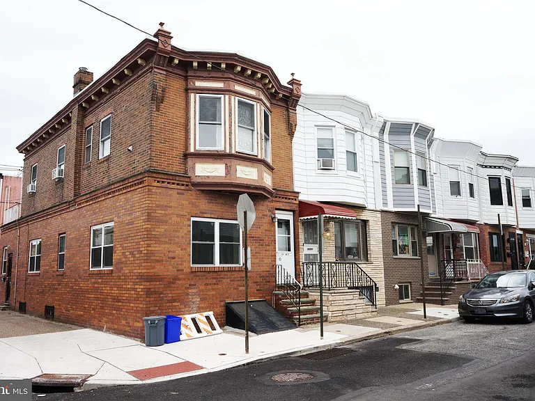 2601 S Iseminger St #1 — Photo 1