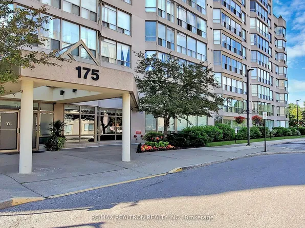 175 Cedar Ave #208, Richmond Hill, ON L4C 9V3