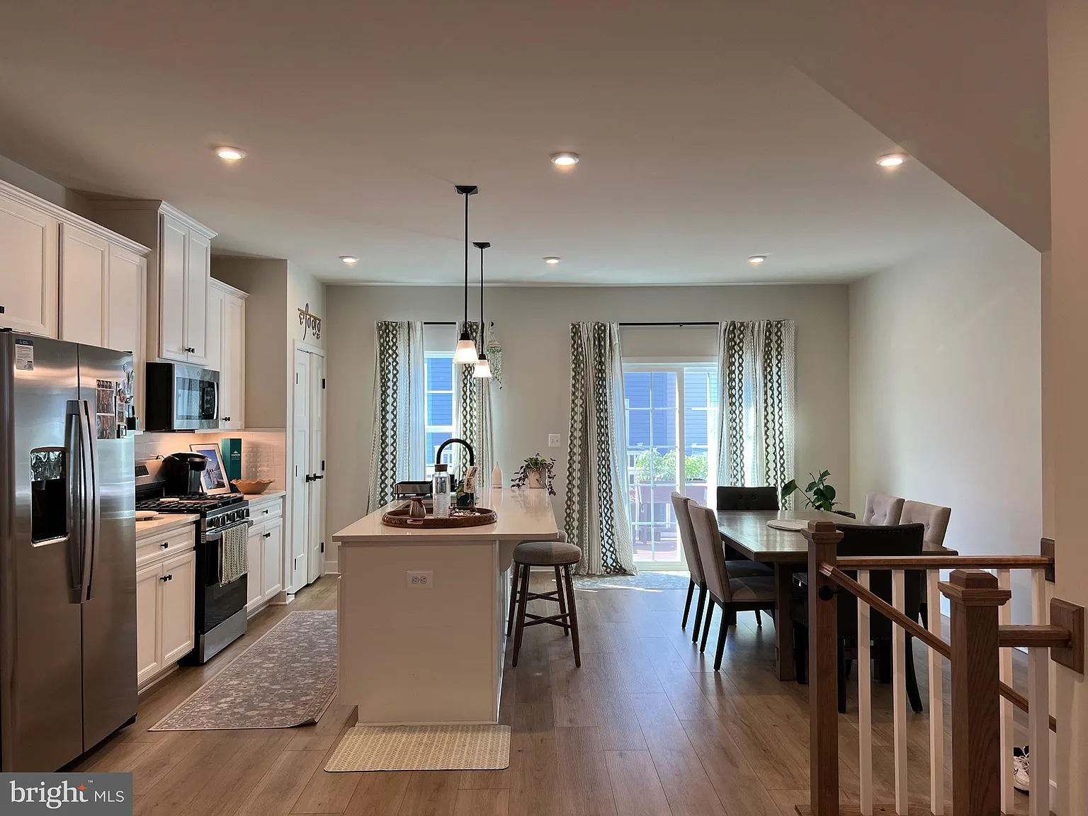 4 bed, 3.5 bath, 1440 sqft, $3,200 — Photo 3