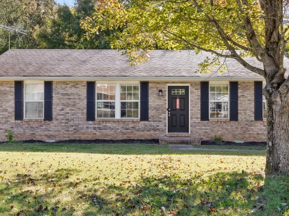 727 Acorn Dr, Clarksville, TN 37043