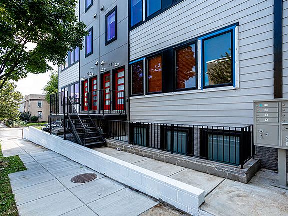 3rd image of 233 Seaton Pl NE #8