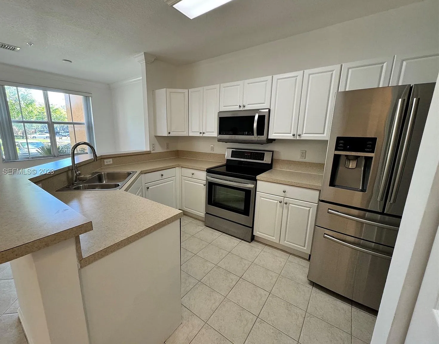 1 bed, 775 sqft, $2,200 — Photo 2