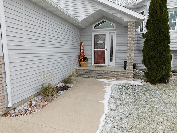 4th image of 1632 7th St W