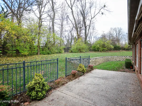 10712 Riva Rd, Louisville, KY 40223
