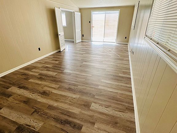 3rd image of 586 Gainsville Ave