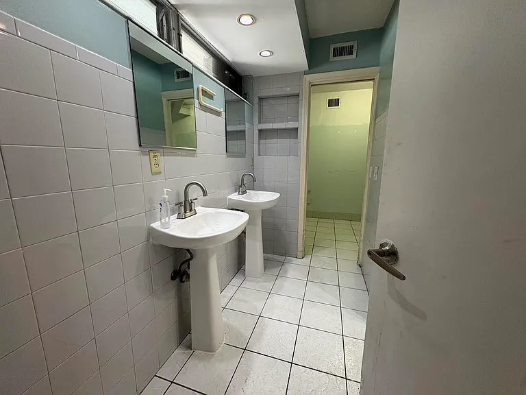 202 Palm Ct — Photo 9
