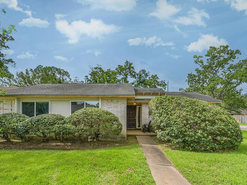1st image of 1749 Dolphin Dr