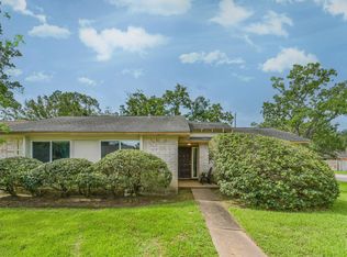 1749 Dolphin Dr, Seabrook, TX 77586