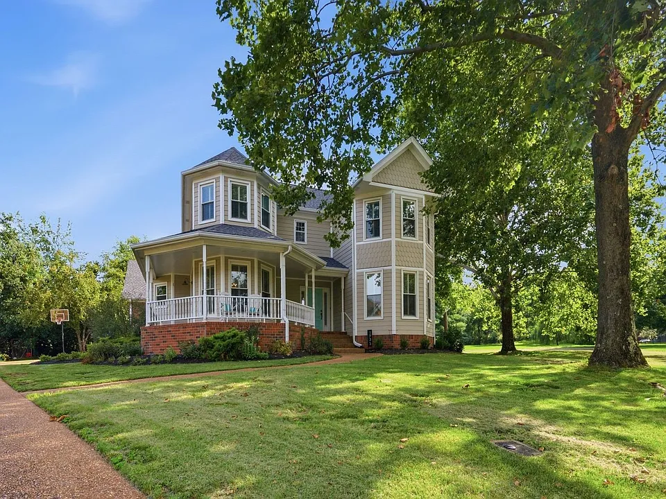 1733 Carriage Ct
