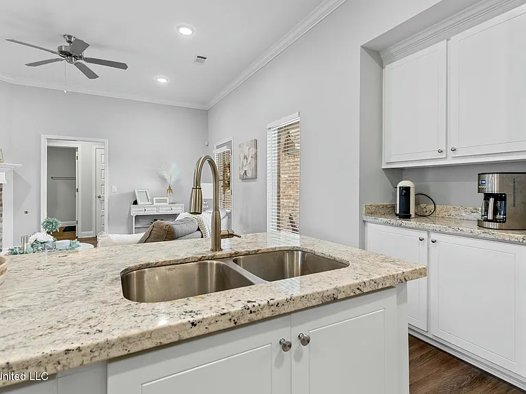 572 Silver Hill Dr — Photo 10