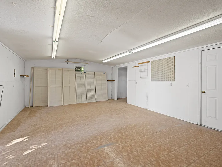 5502 22nd St — Photo 38