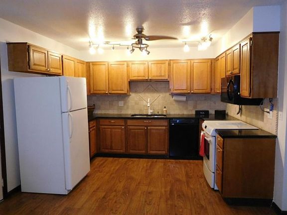 3rd image of 250 Saint Antoine St